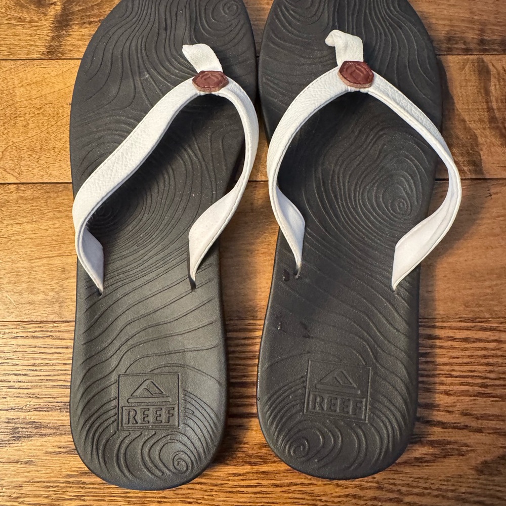 Reef Black and White Sandals